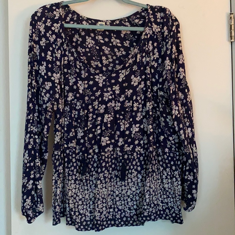 3/$15 - Floral Navy & White Flowy Peasant Blouse